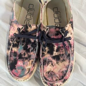 Hey dudes woman’s size 8